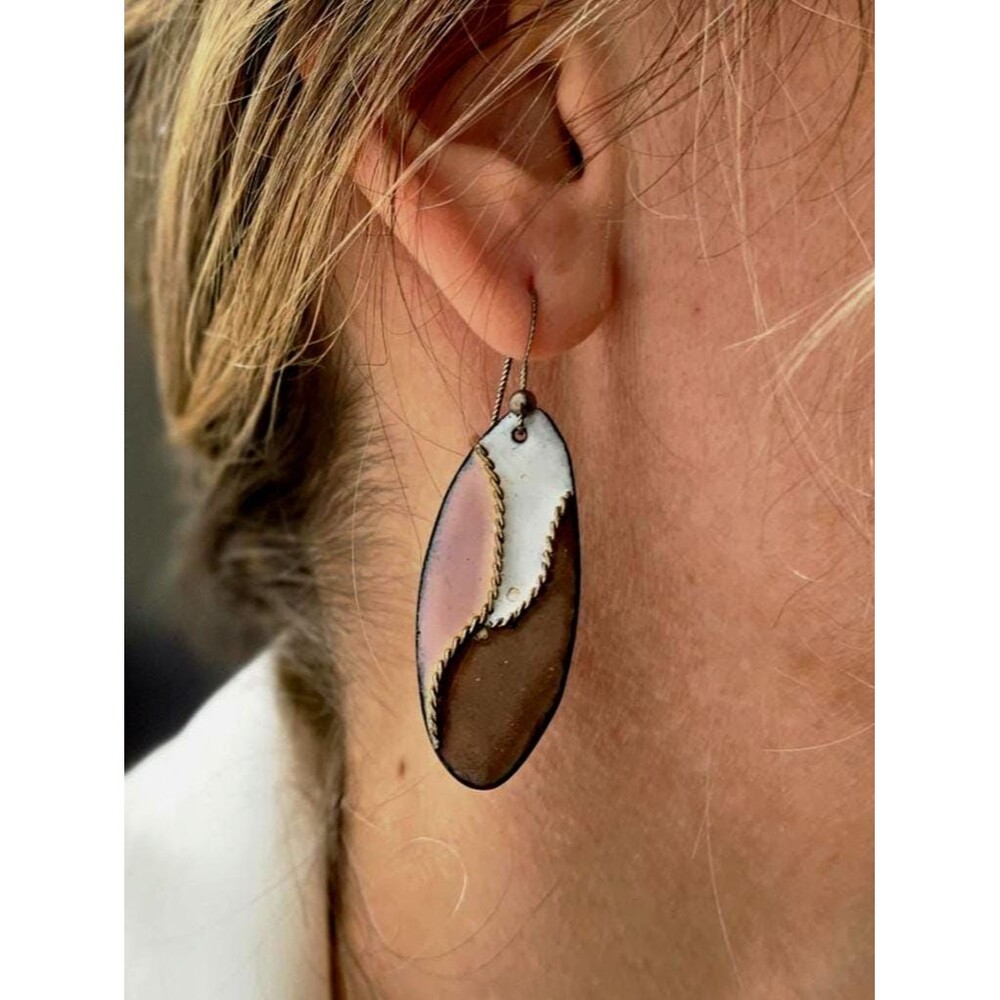 Vintage Handmade 3-Toned Oval Dangling Earrings Brown White Pink Leaf-shaped